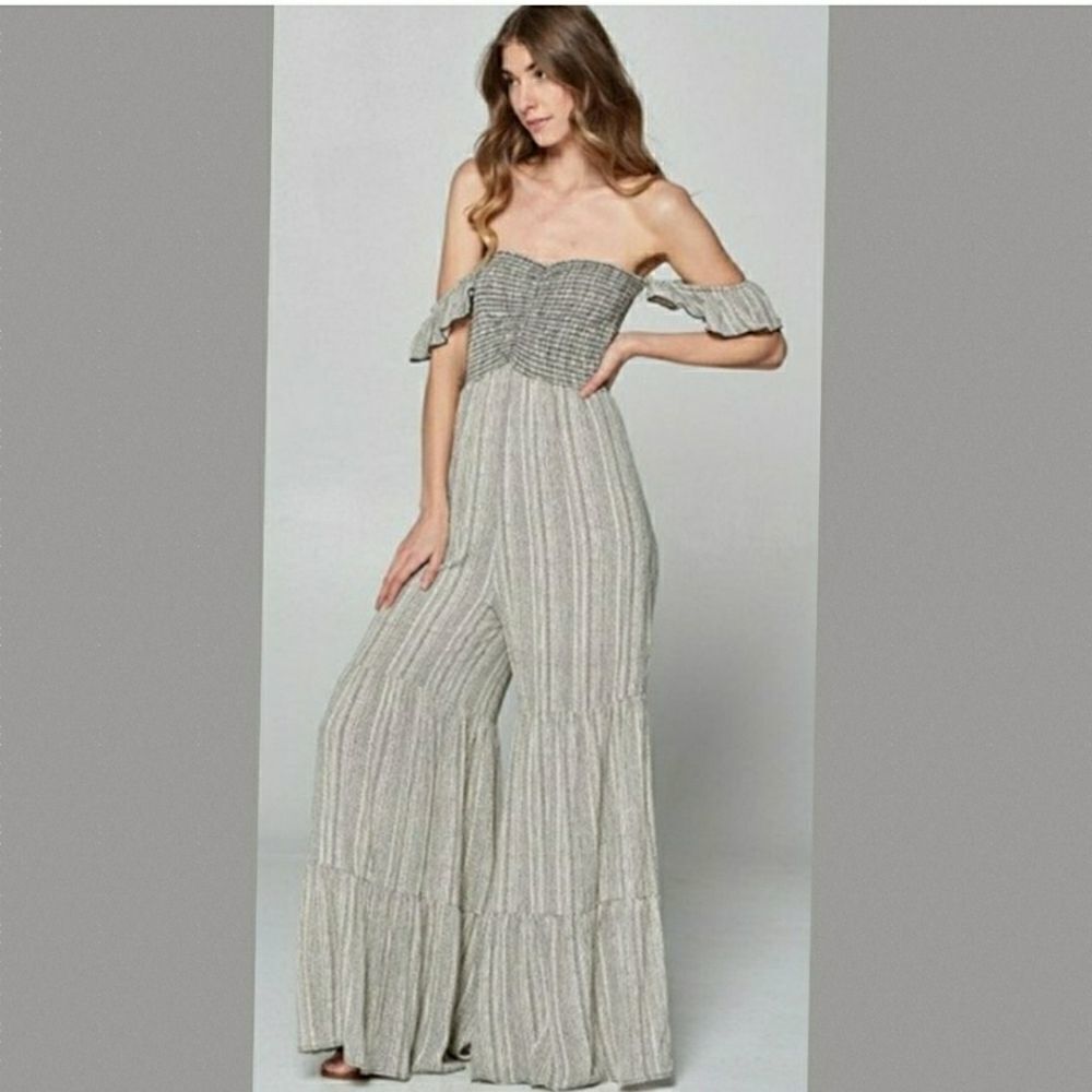 🎉Host Pick🎉 Off the Shoulder Gray Jumpsuit